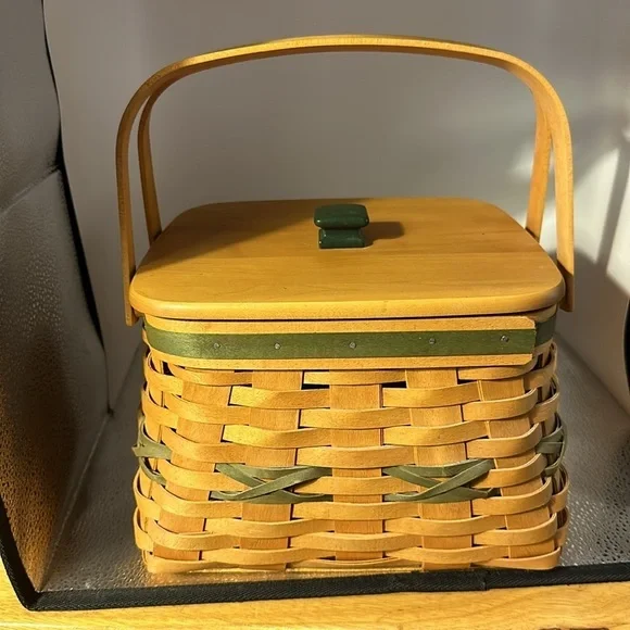 Longaberger Christmas collection 2000 edition deck the hall basket,​​